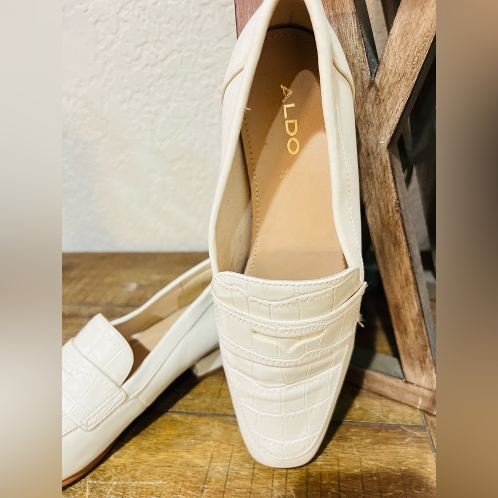 Aldo Adwauthiel loafers in white leather with a croc-embossed detail. 7.5